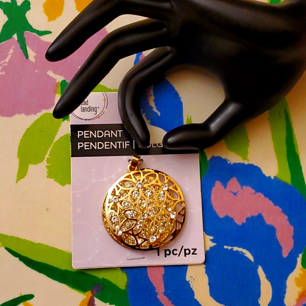 Bead Landing Pendant 10$